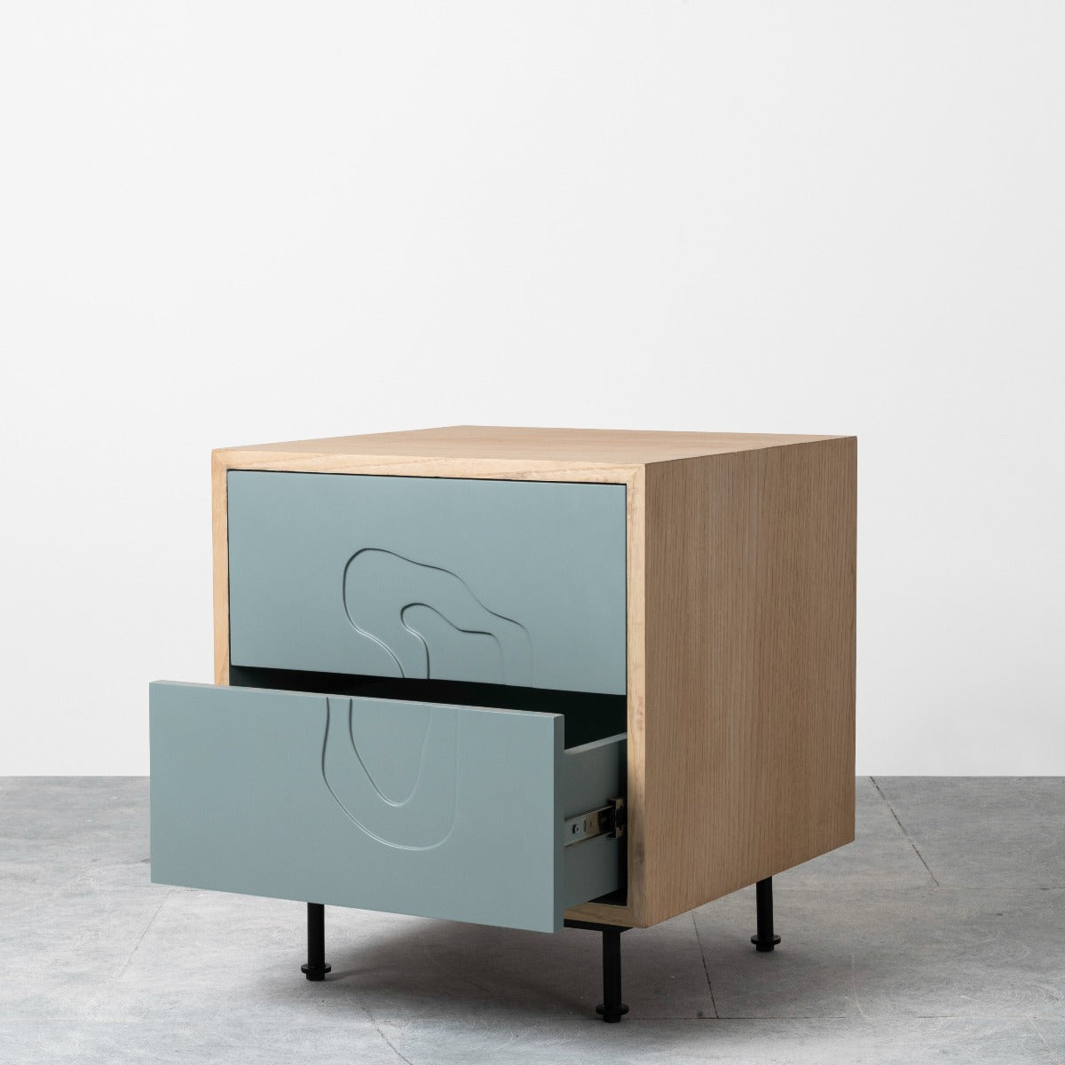 Contoura Side Table